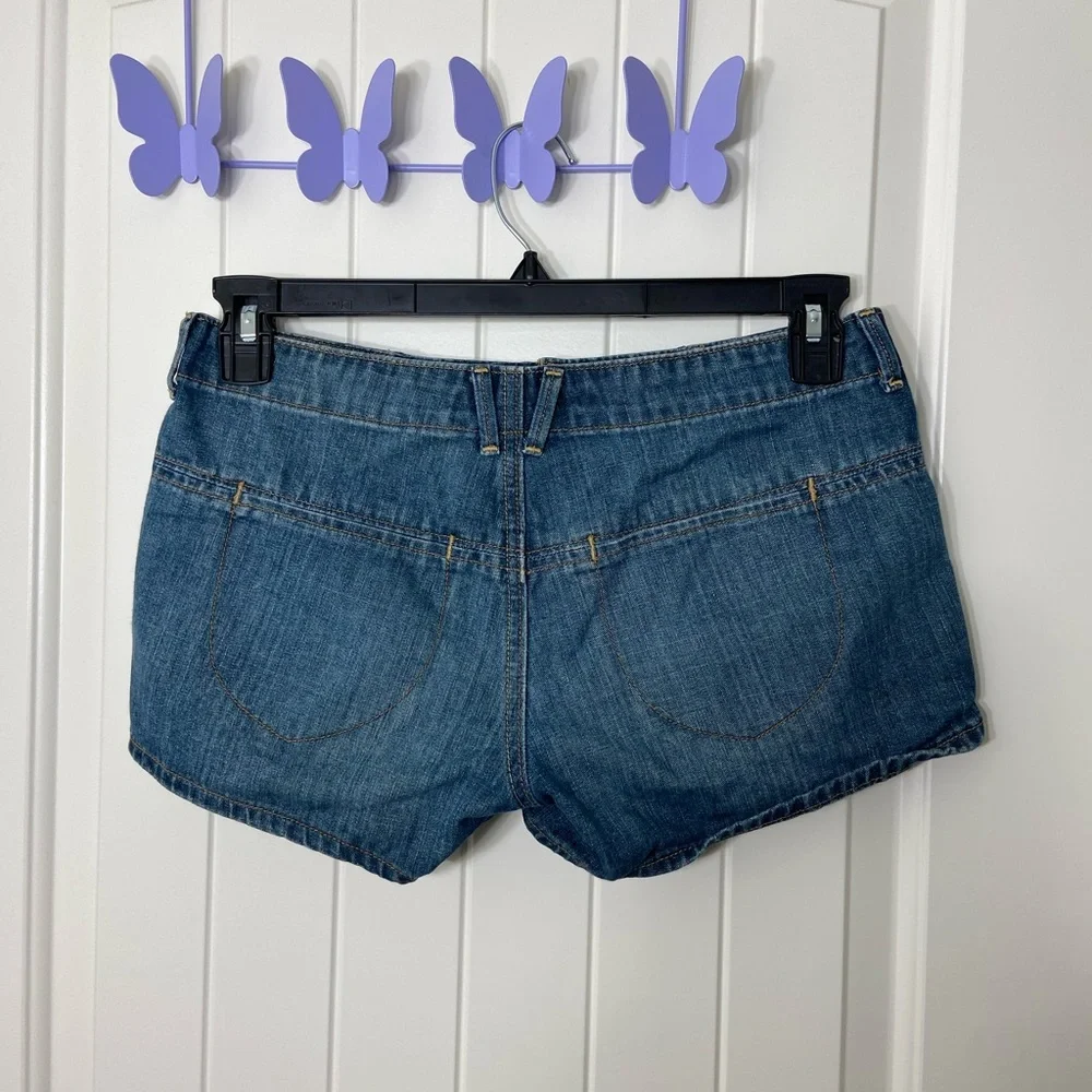 EUC Vintage Old Navy women’s medium wash pleated blue denim short shorts size 2 - Picture 4 of 7